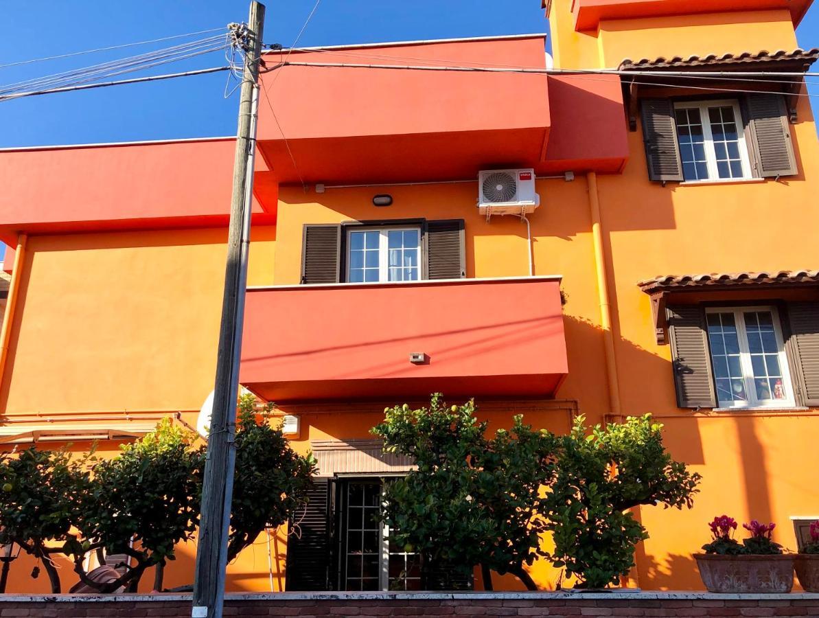 Hangar Inn Фьюмичино Экстерьер фото