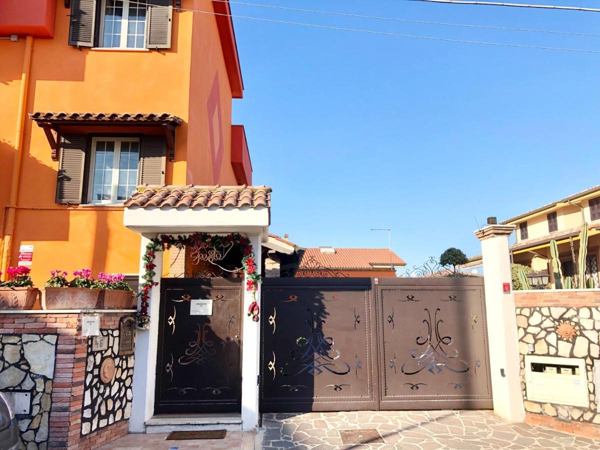 Hangar Inn Фьюмичино Экстерьер фото
