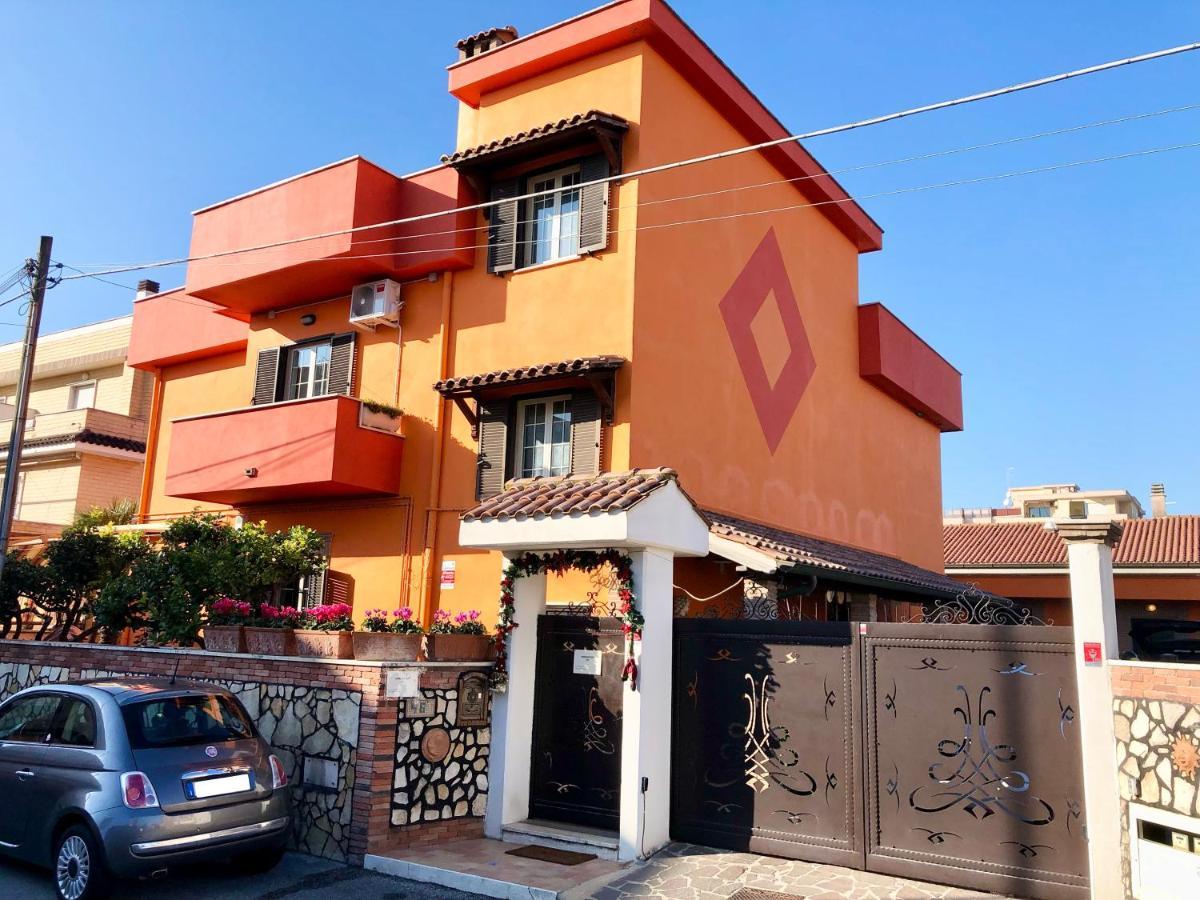 Hangar Inn Фьюмичино Экстерьер фото
