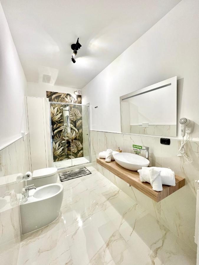 Hangar Inn Фьюмичино Экстерьер фото